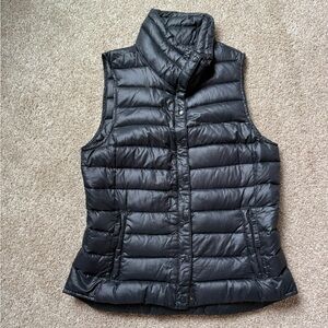 GAP Black Puffer Vest size small